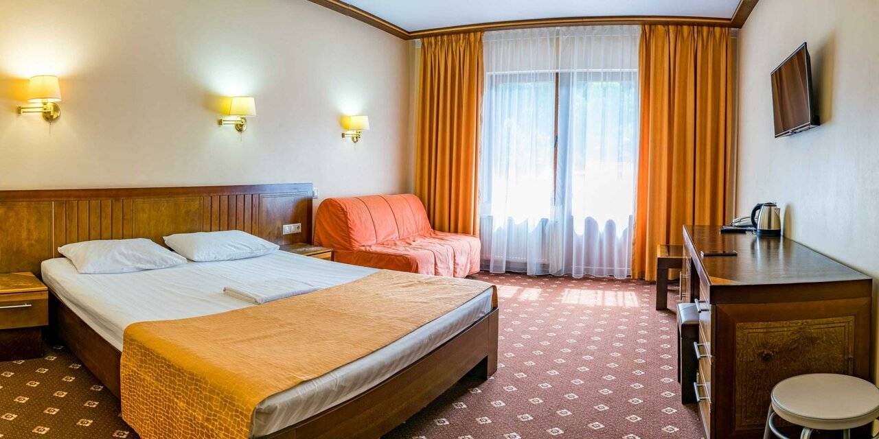 Номер стандарт семейный с 1 двуспальной кроватью (с завтраком)